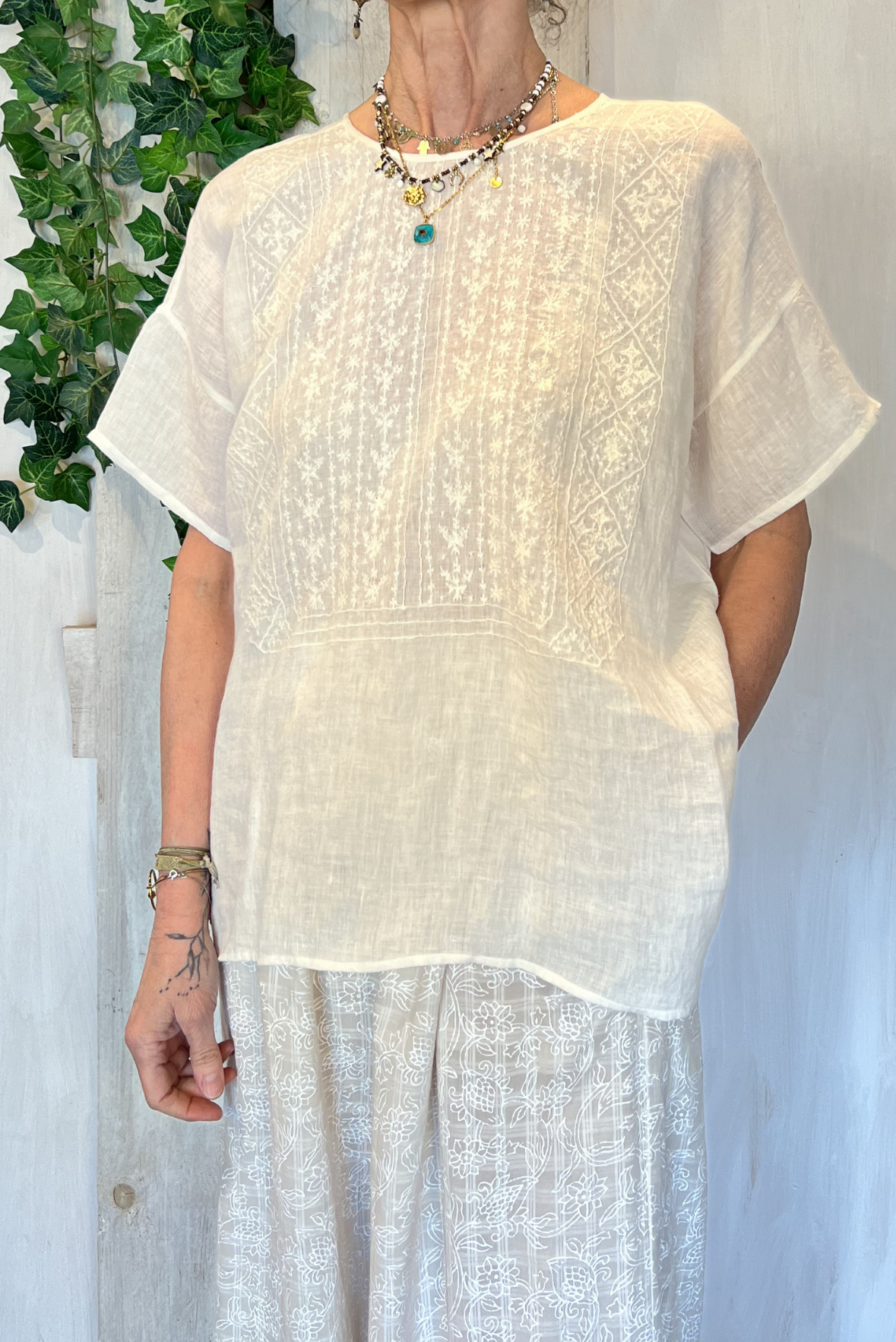 Blusa in lino con ricami