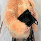 Clutch in velluto con ricami e applicazioni