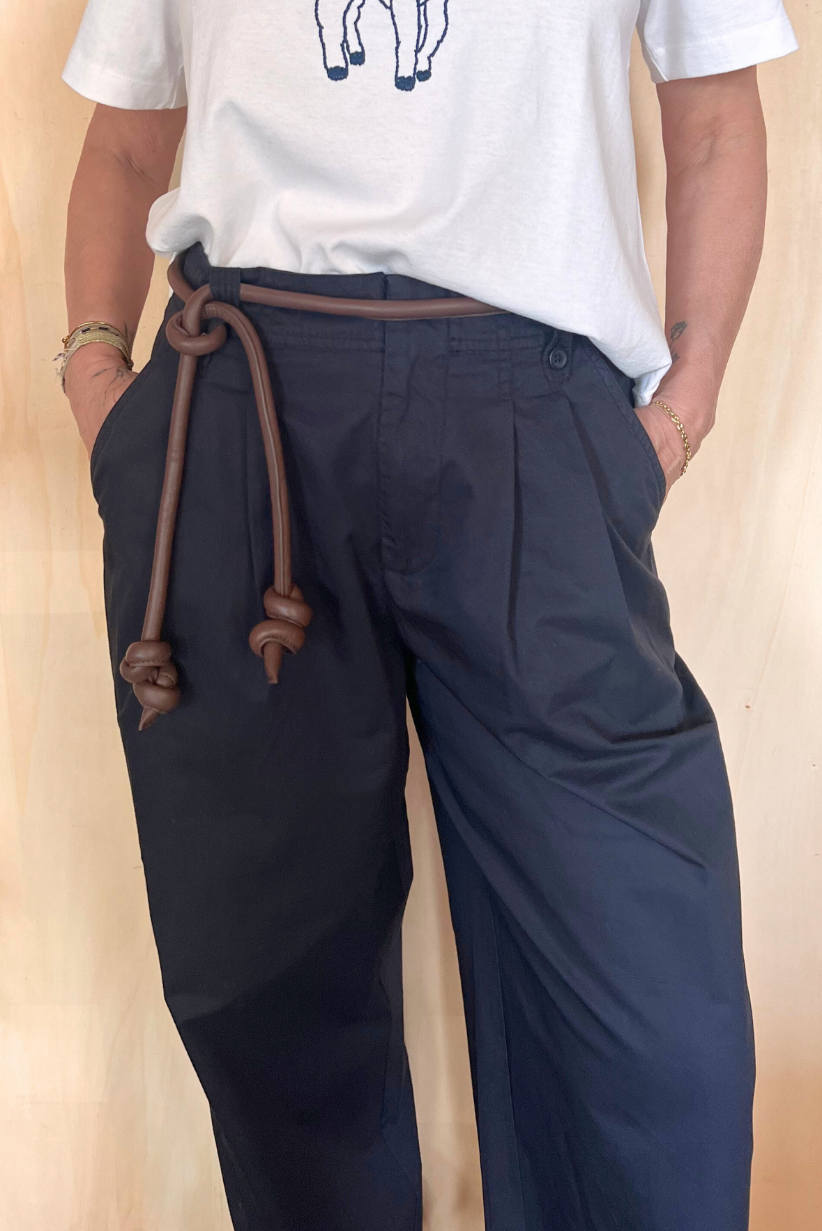 Pantalone con cintura nodi