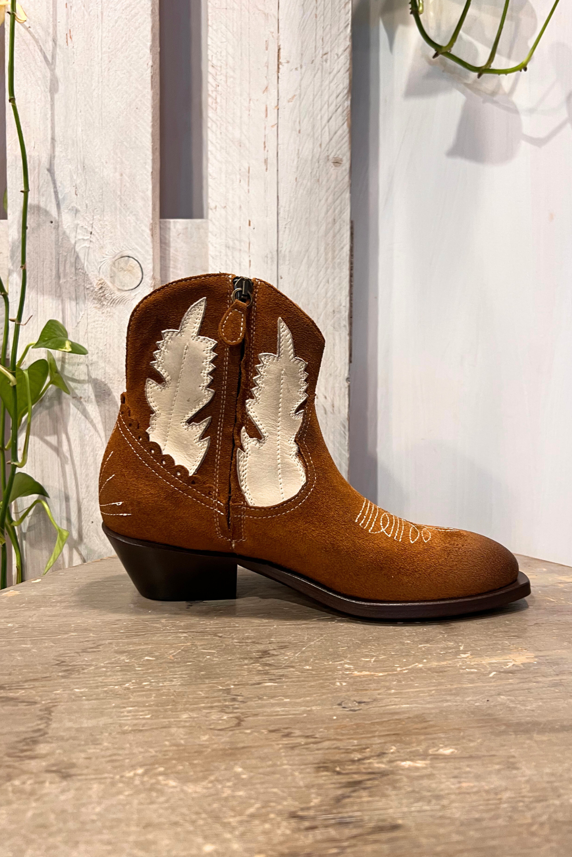 Texano in camoscio con ricami