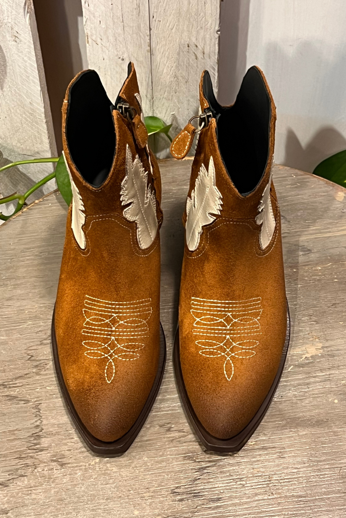 Texano in camoscio con ricami