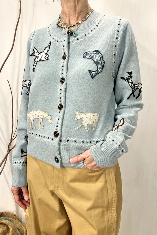 Cardigan iin lana con ricami e toppe
