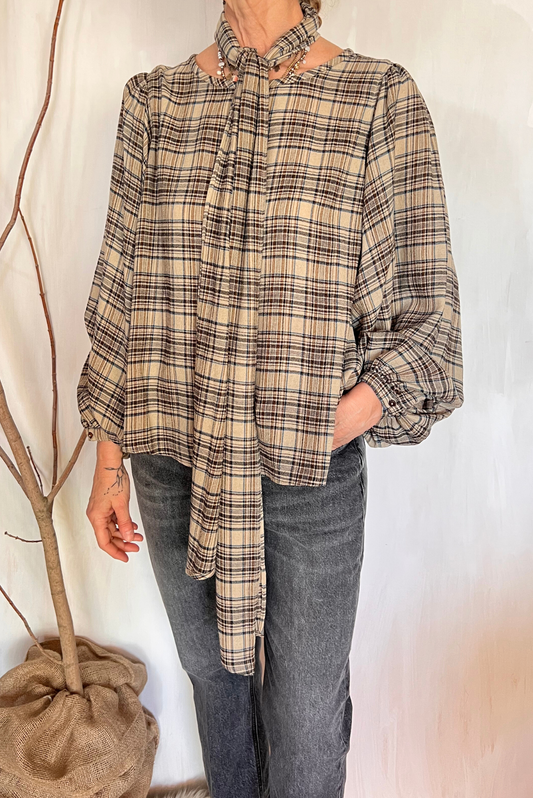 Blusa over con sciarpina