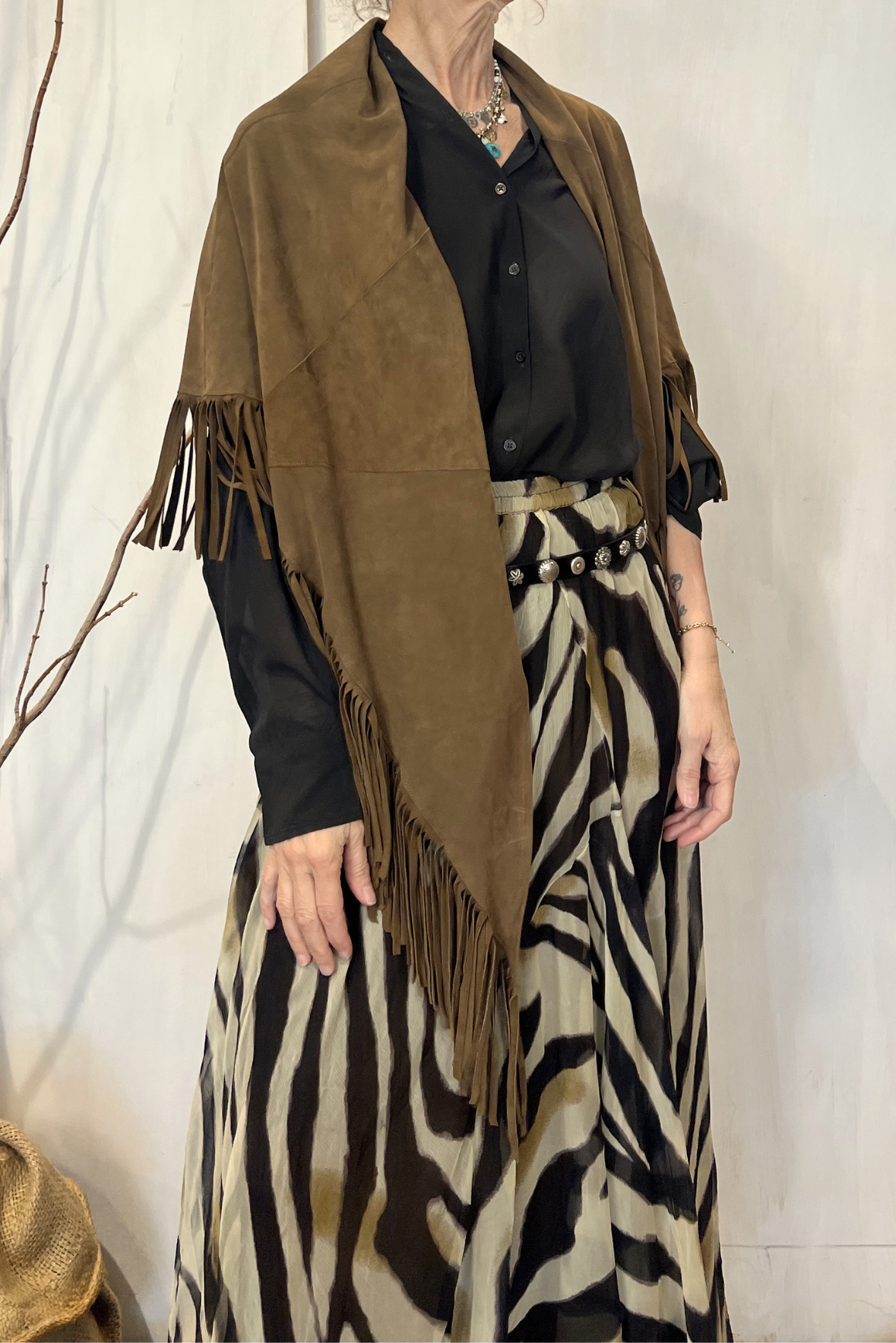 Scialle in pelle con frangine