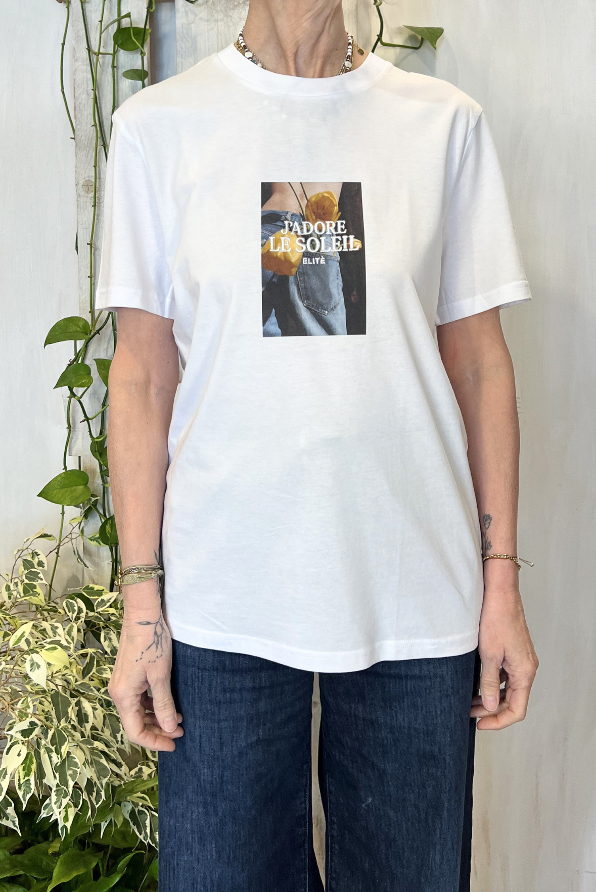 T-shirt con stampa e ricamo