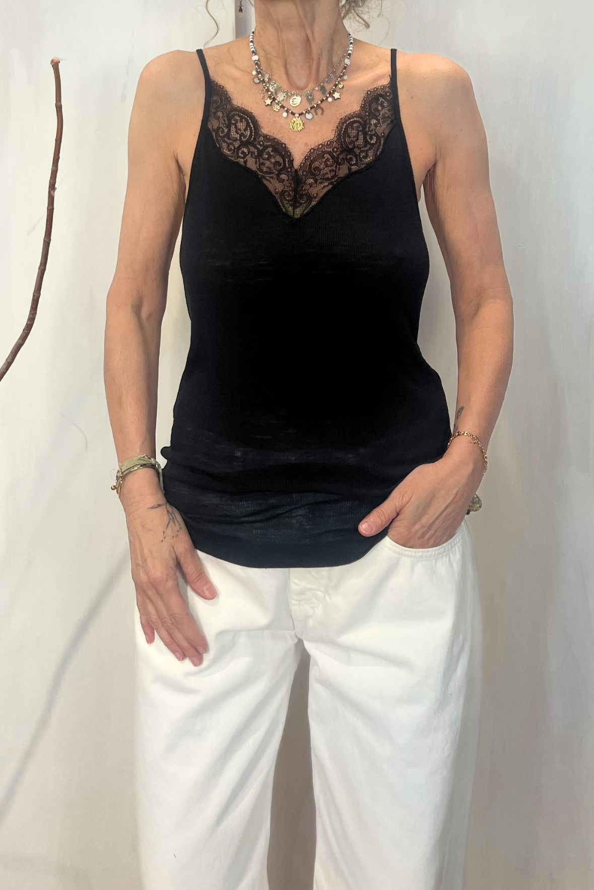 Top in lana vergine con pizzo