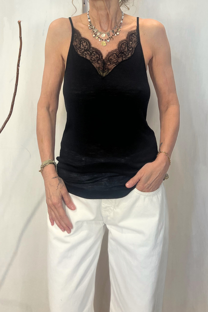 Top in lana vergine con pizzo