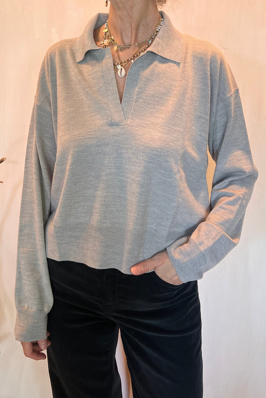 Polo scollo V in lana
