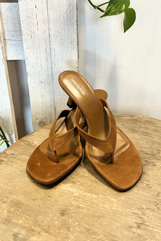 Infradito in pelle con tacco