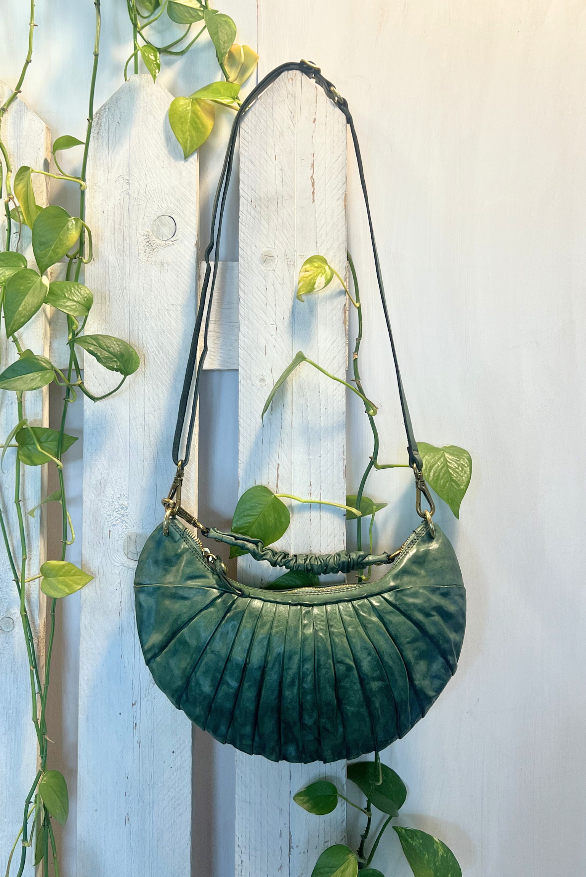 Borsa mezzaluna in pelle