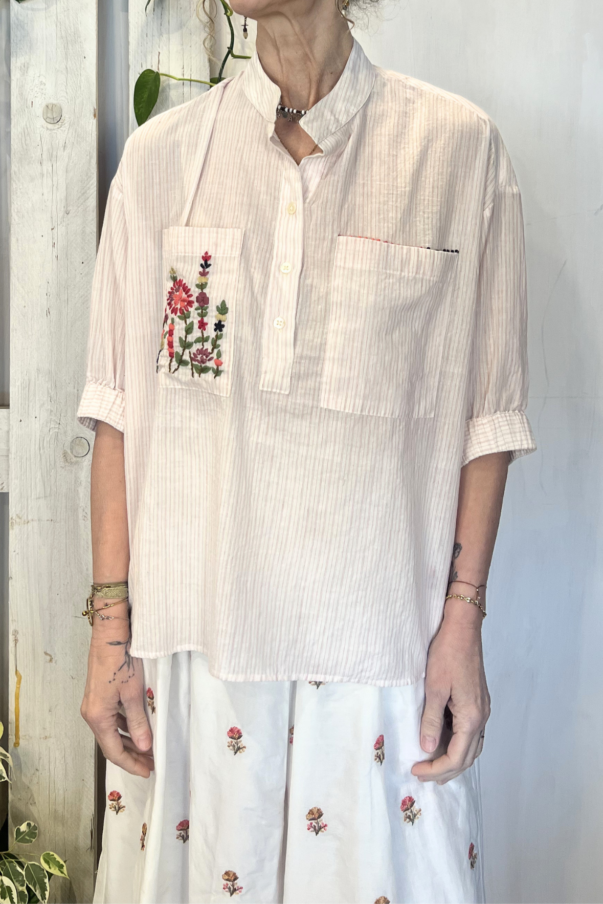 Camicia coreana a righe con ricami