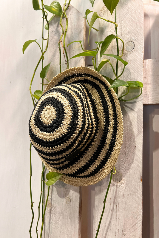 Cappello crochet a righe