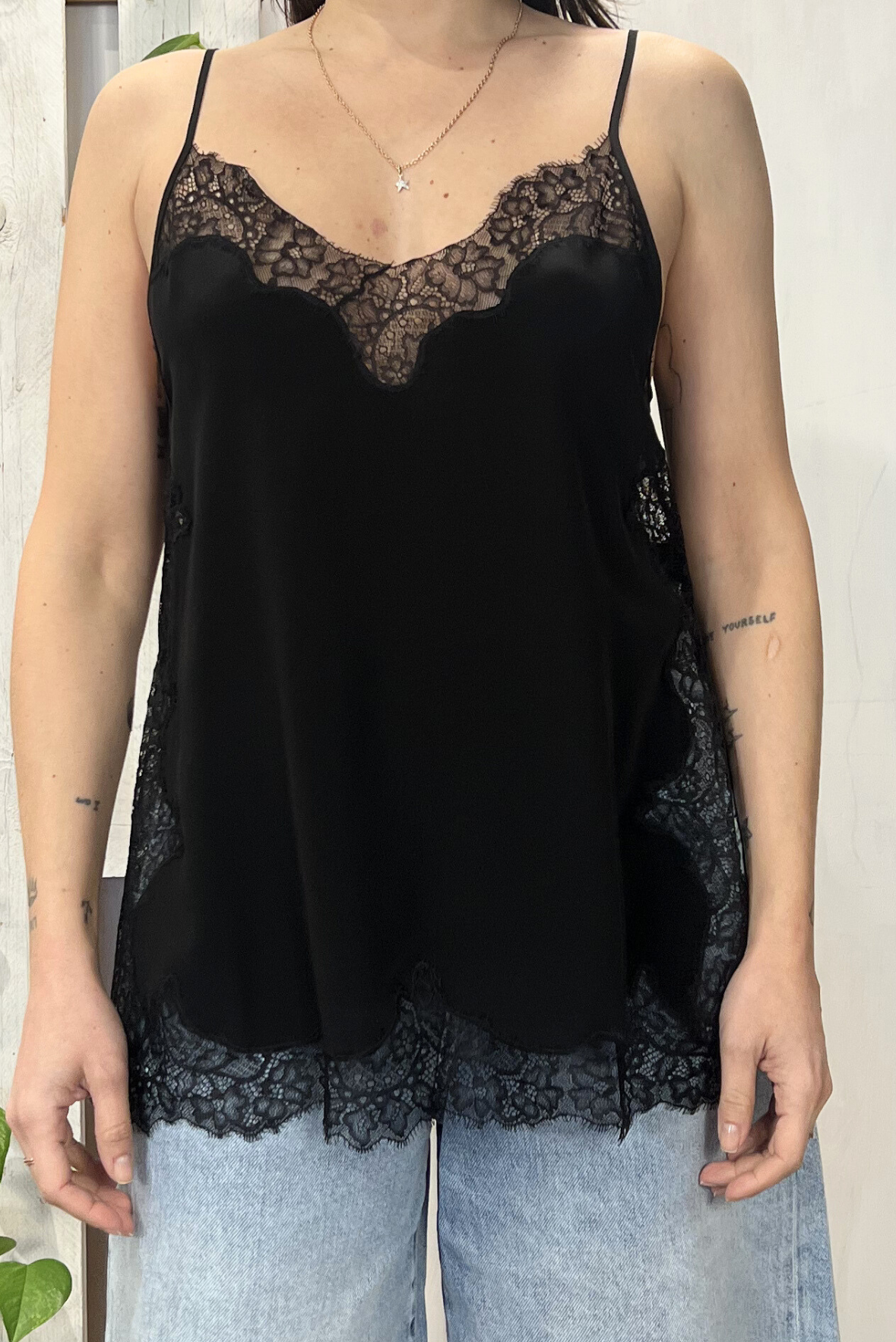 Top con pizzo in seta
