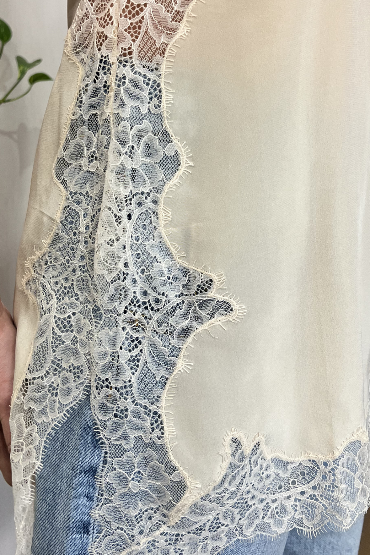 Top con pizzo in seta