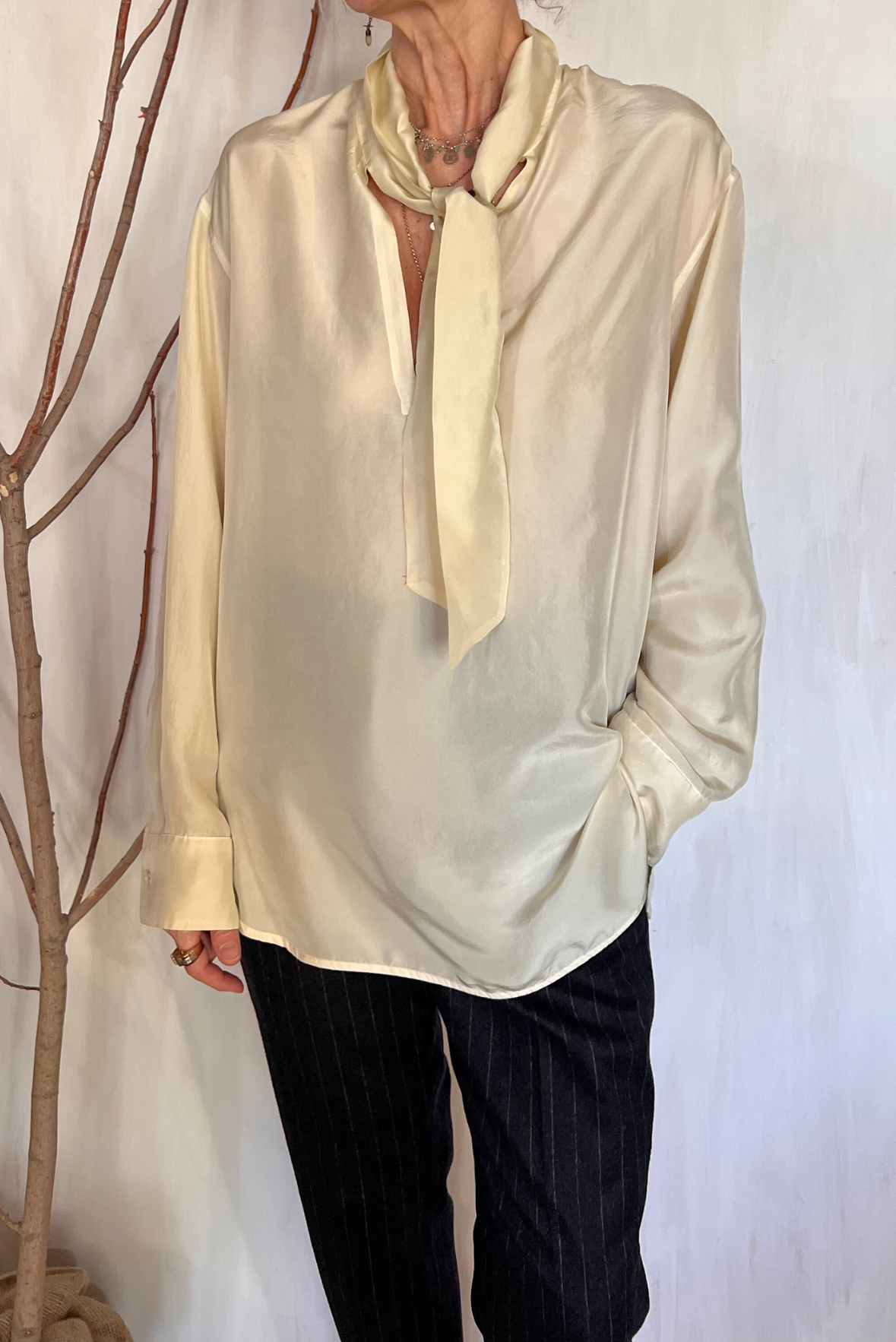 Blusa in seta con fiocco