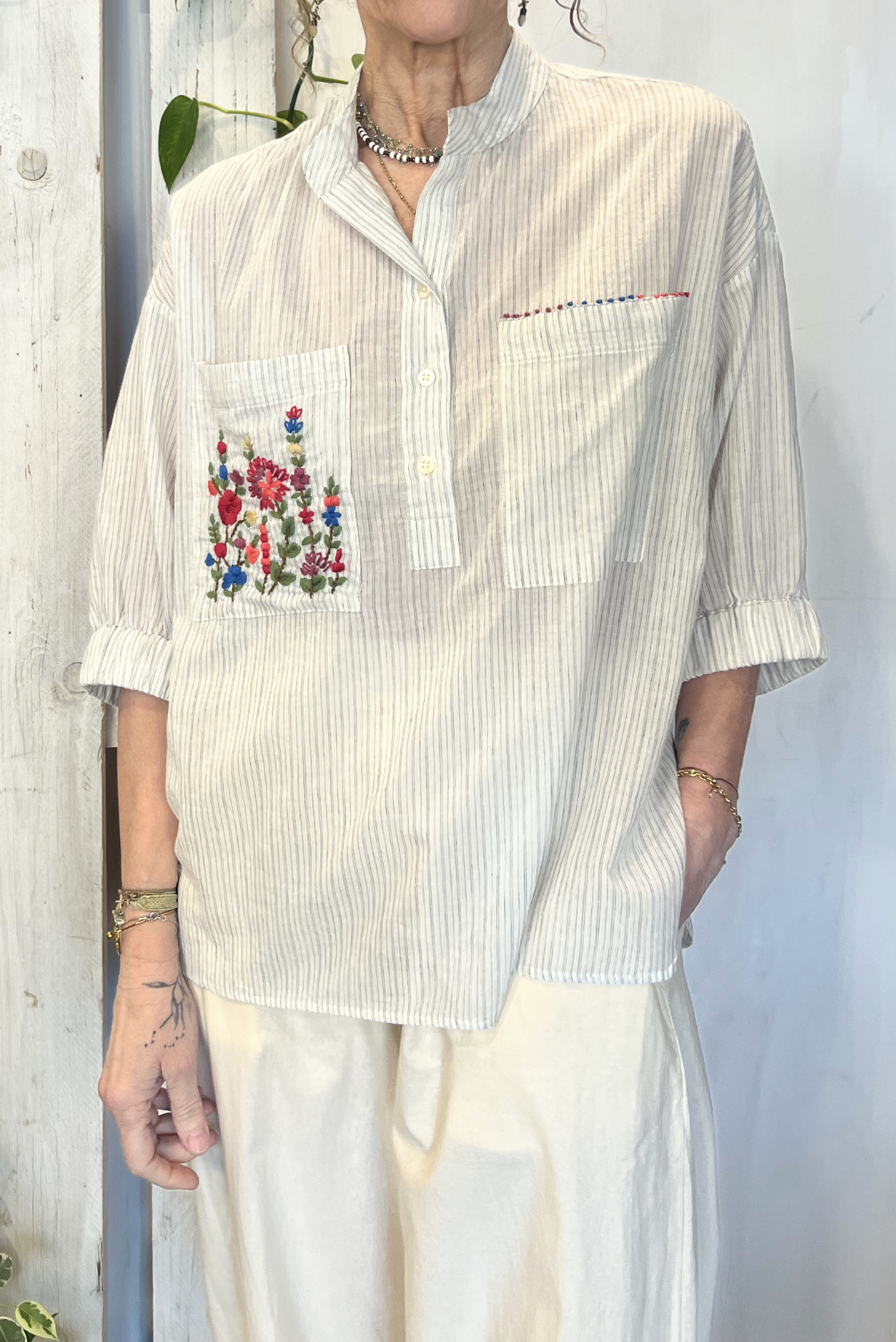 Camicia coreana a righe con ricami