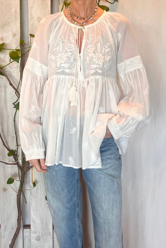 Blusa con ricami