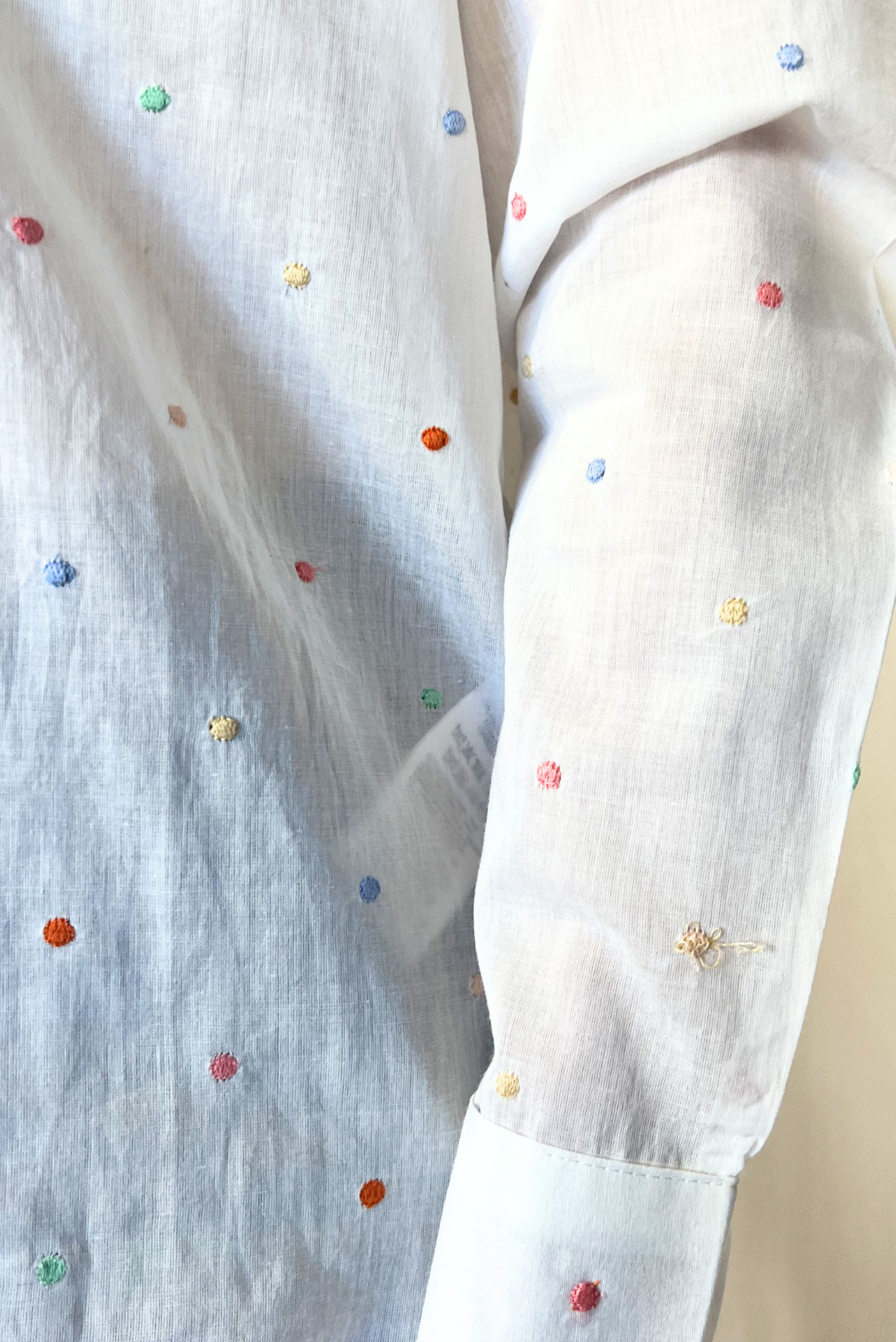 Camicia con ricami pois