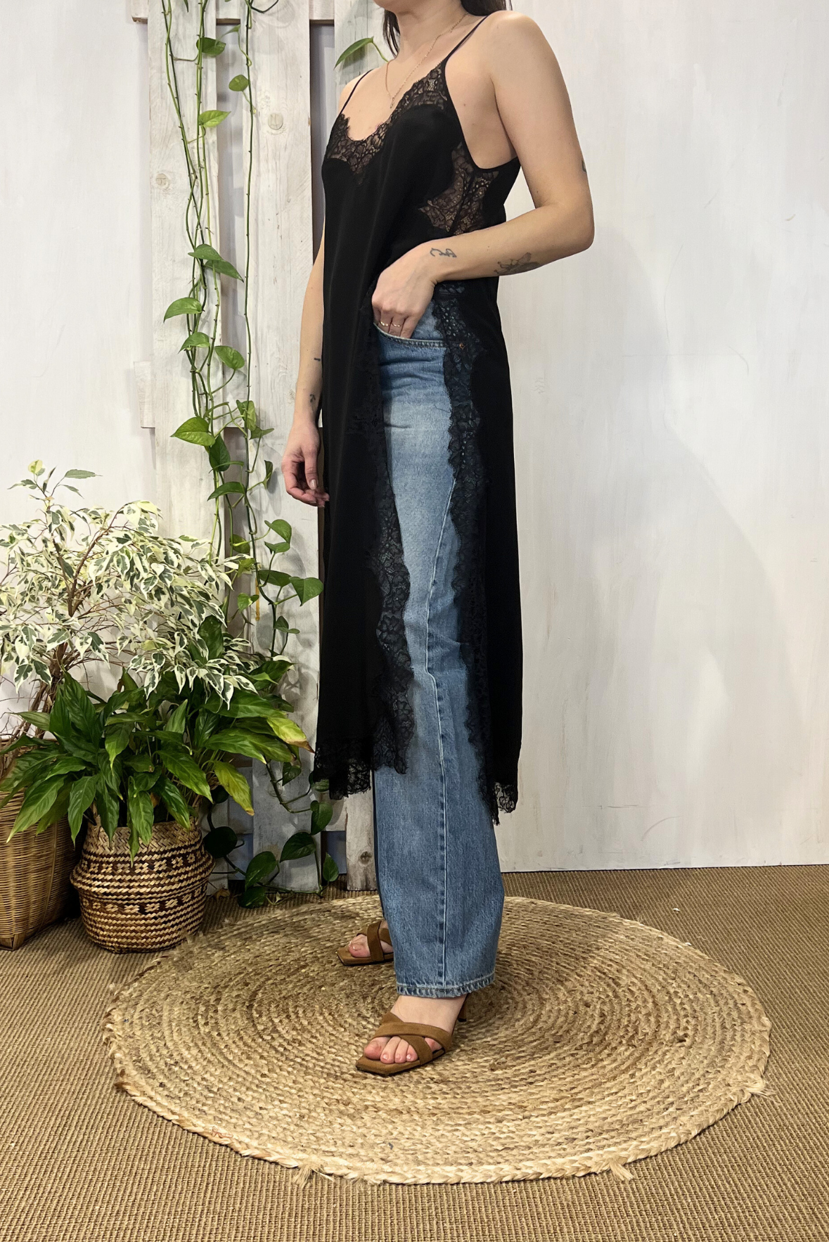 Top in seta con pizzo
