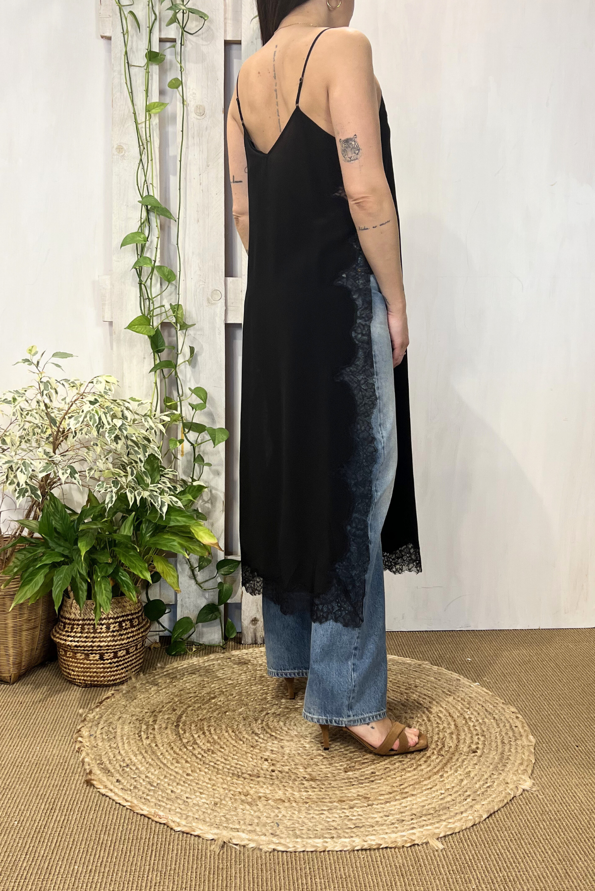 Top in seta con pizzo