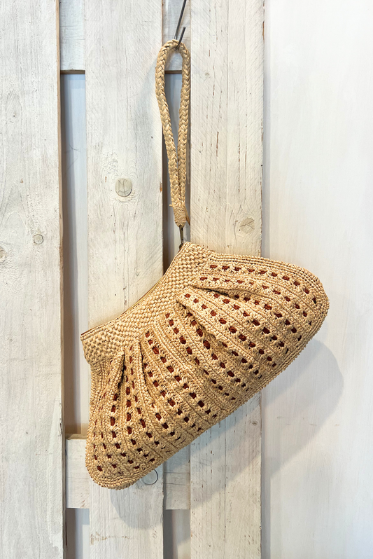 Clutch in rafia