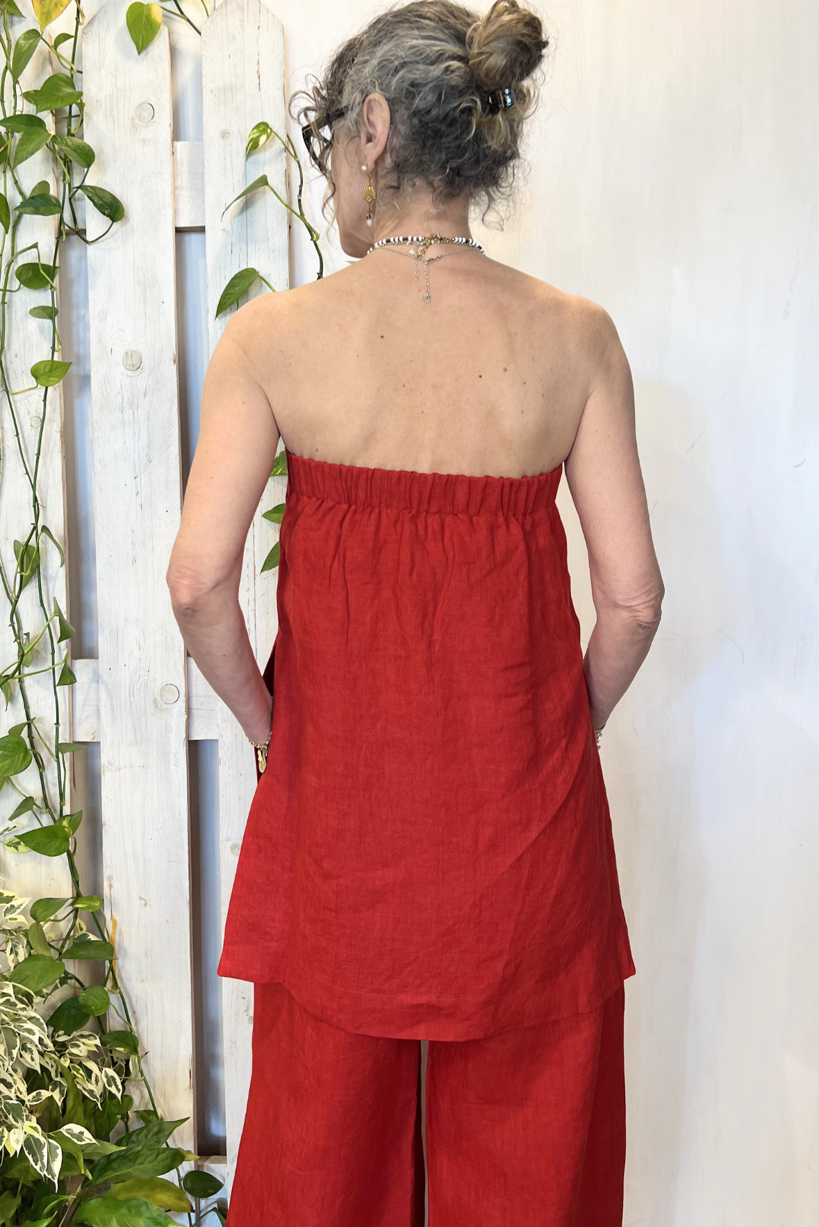 Top in lino con spacchi