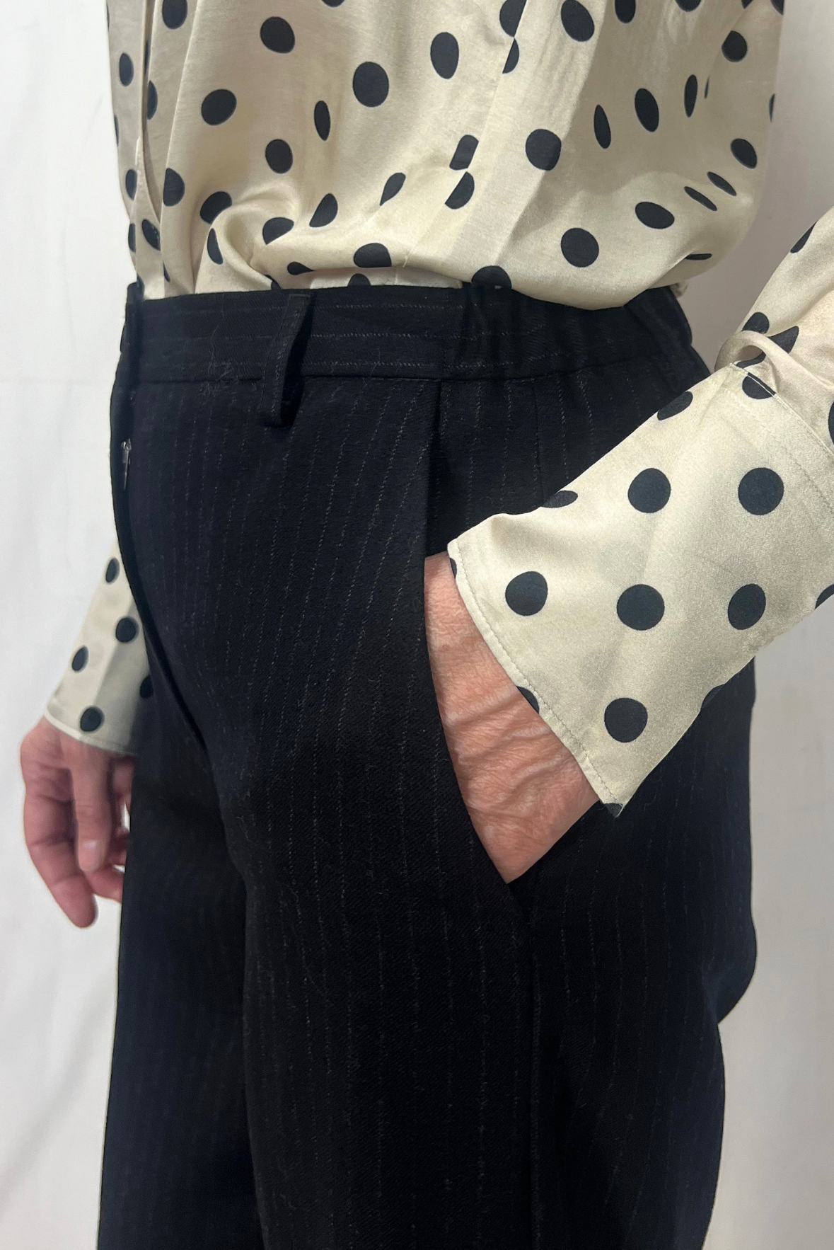 Pantalone gessato in lana vergine