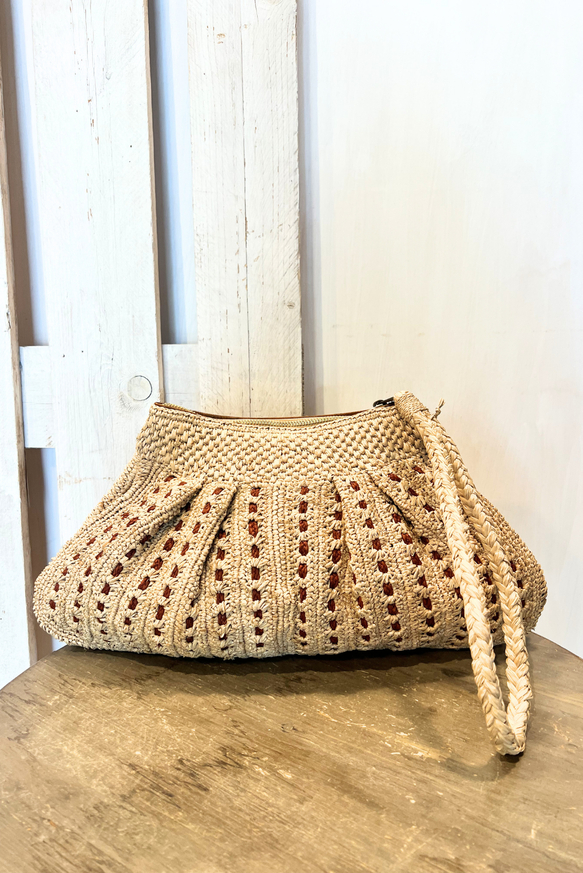 Clutch in rafia
