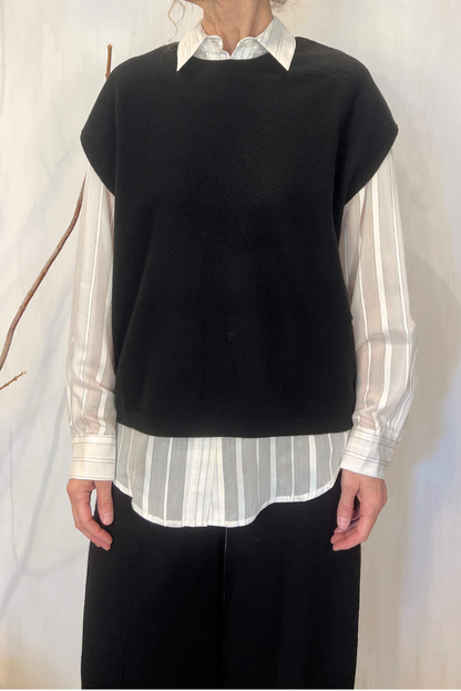 Top smanicato in lana cotta