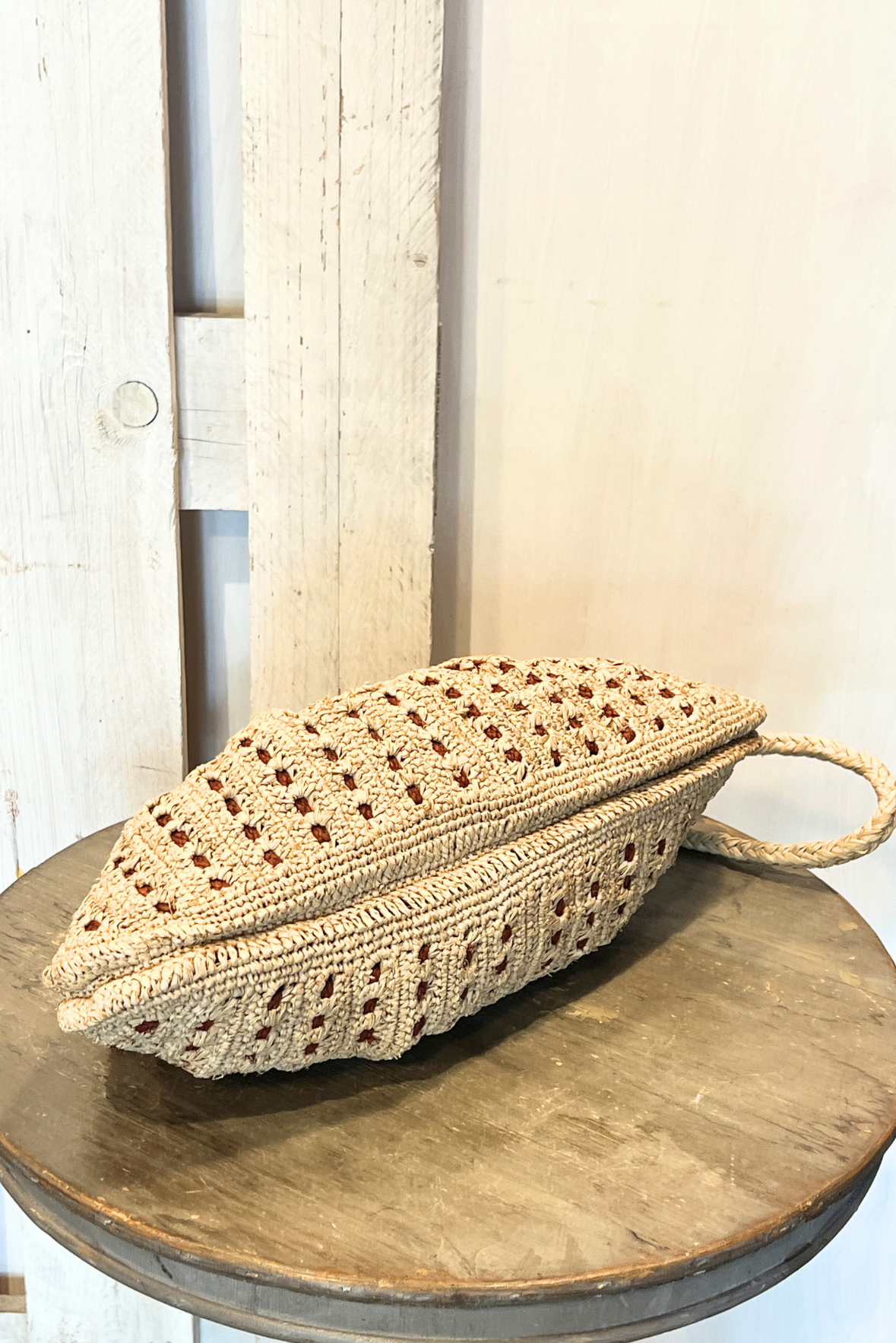 Clutch in rafia