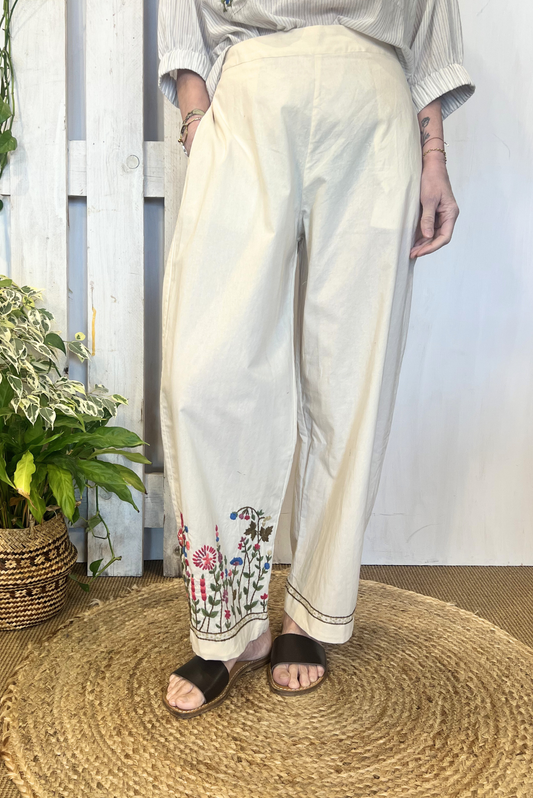 Pantalone in cotone con ricami