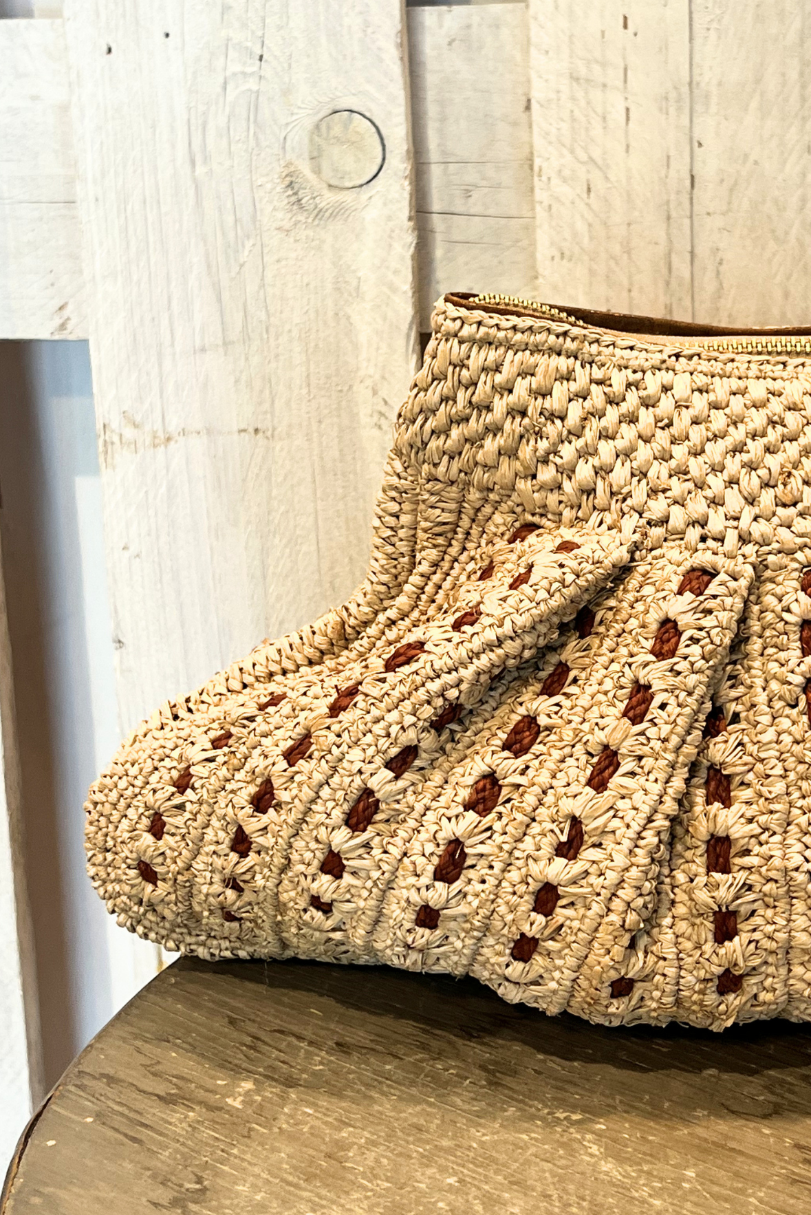 Clutch in rafia