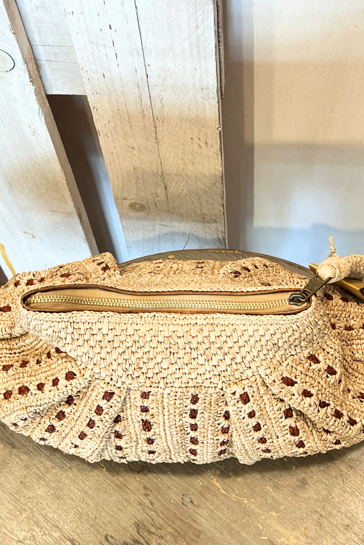 Clutch in rafia