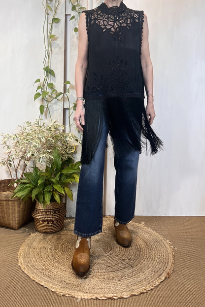 Gilet in viscosa con pizzo e frange