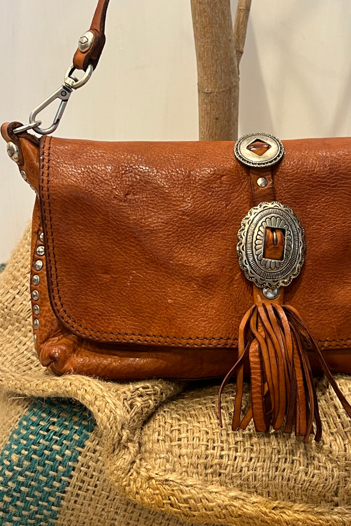 Borsa Artemisia con fibbie texane e frangine