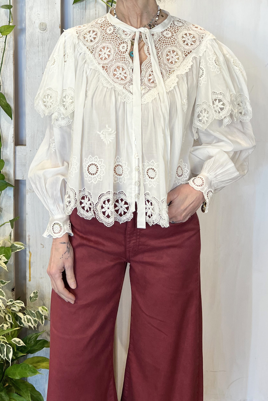 Camicia ruches con pizzo e ricami