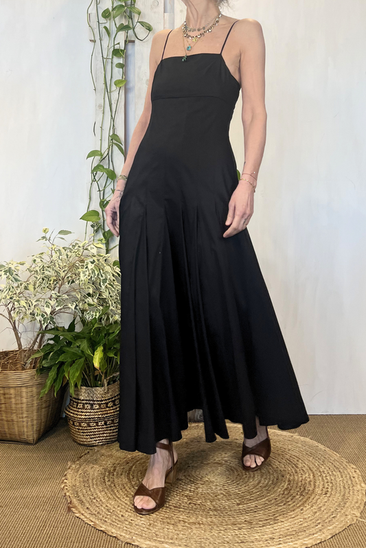 Abito lungo con maxi gonna pieghe