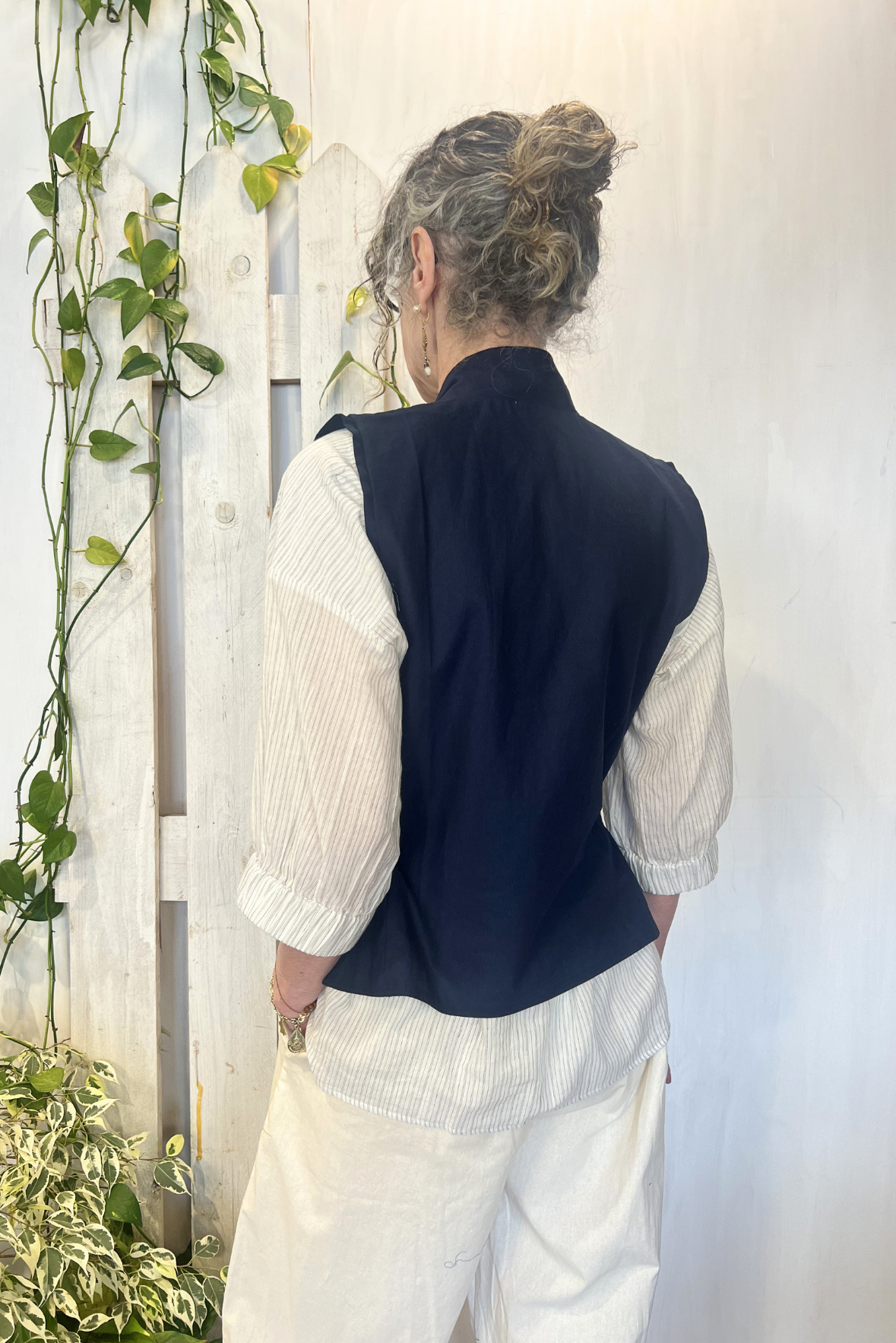 Gilet incrociato con ricami