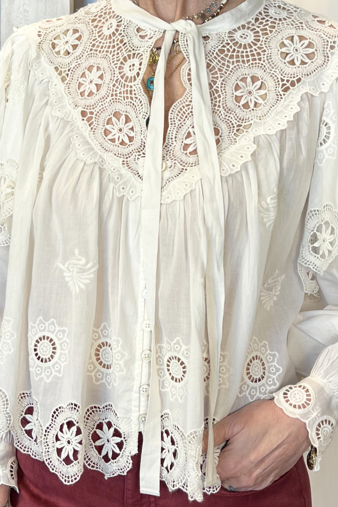 Camicia ruches con pizzo e ricami