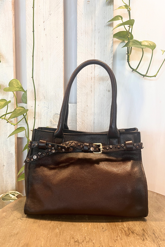 Shopper in pelle con borchiette