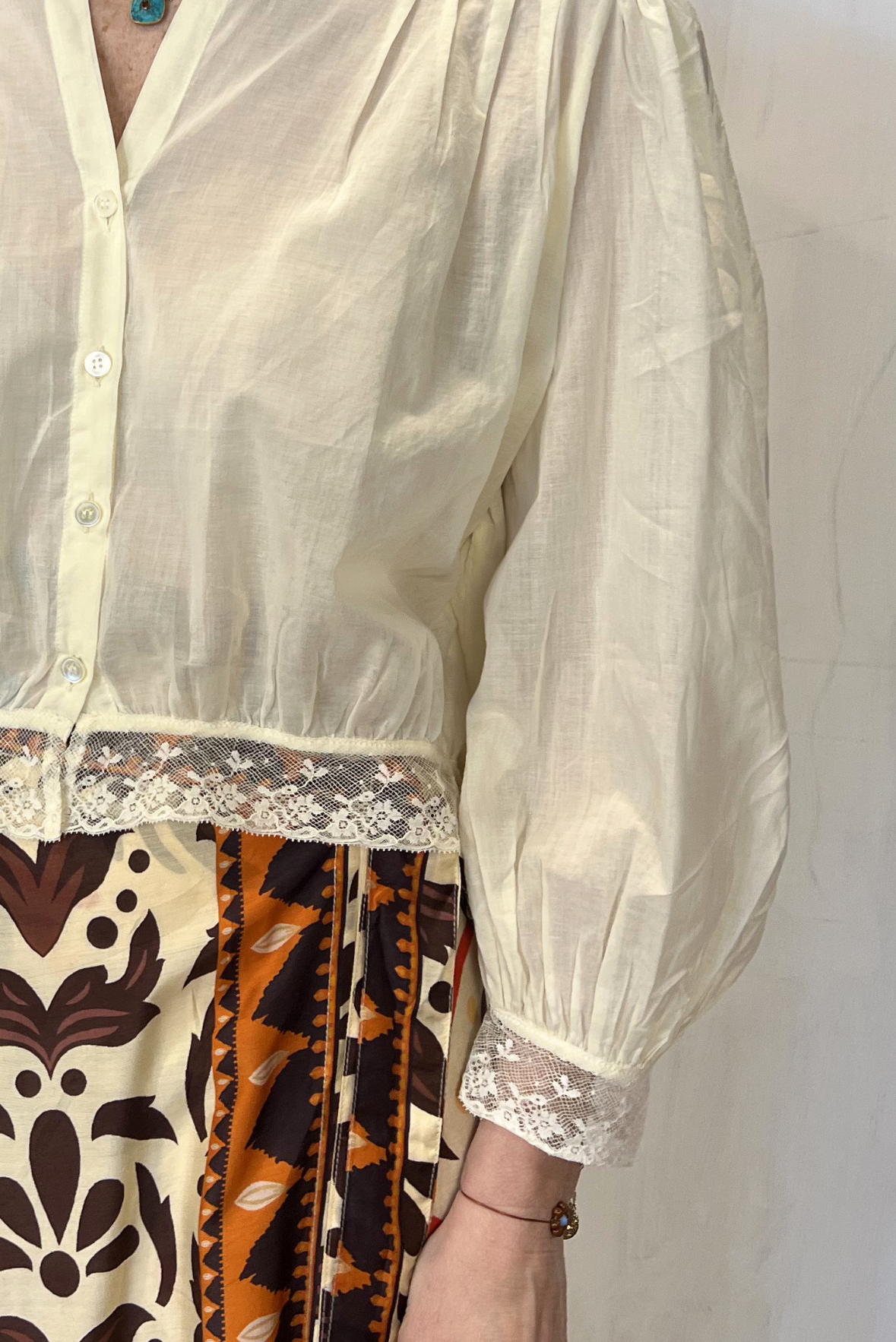 Camicia romantica con pizzo