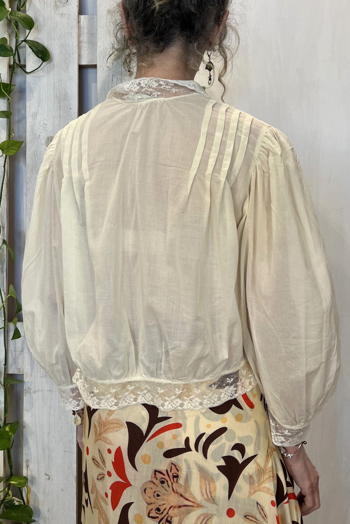 Camicia romantica con pizzo