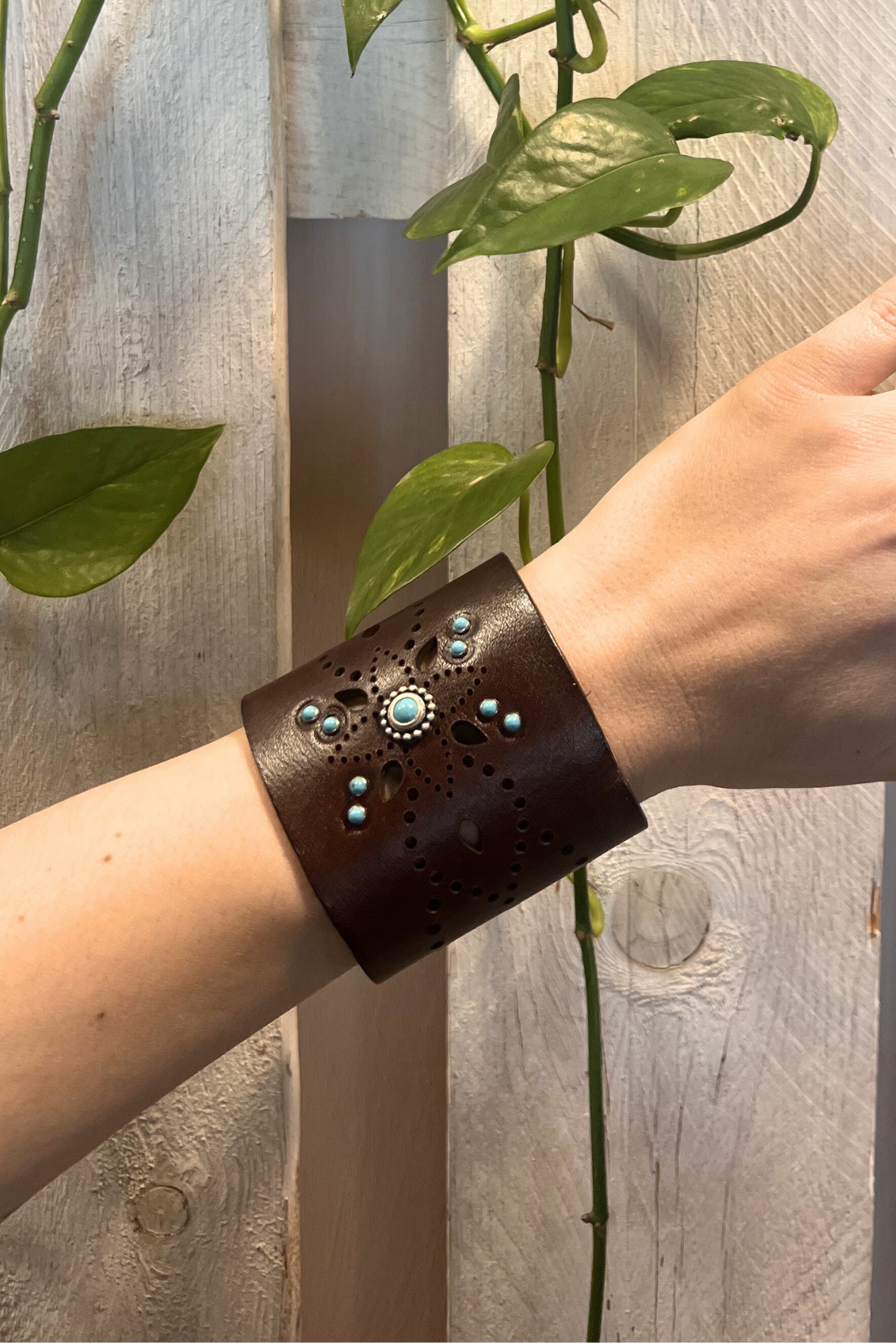 Bracciale in pelle con turchesi