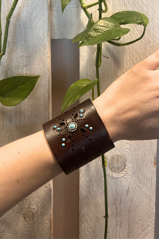 Bracciale in pelle con turchesi