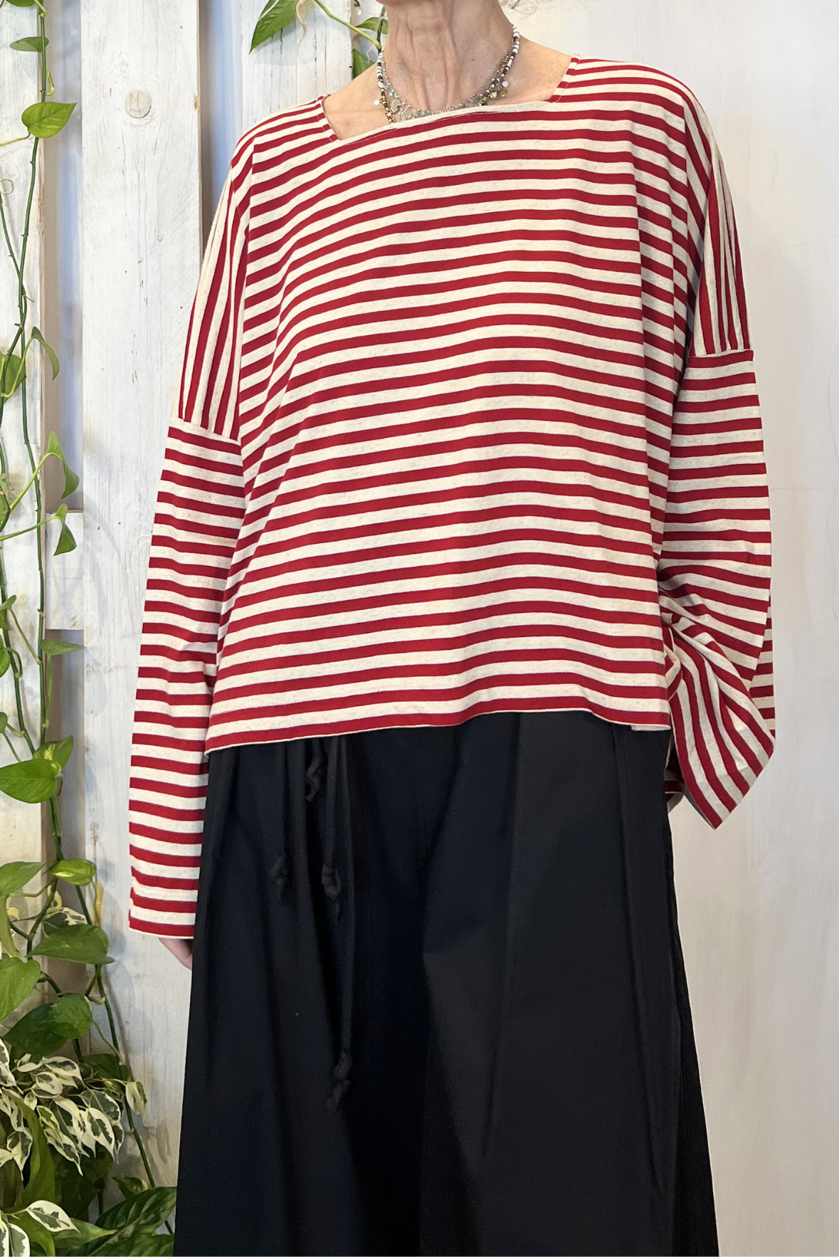 T-shirt over a righe