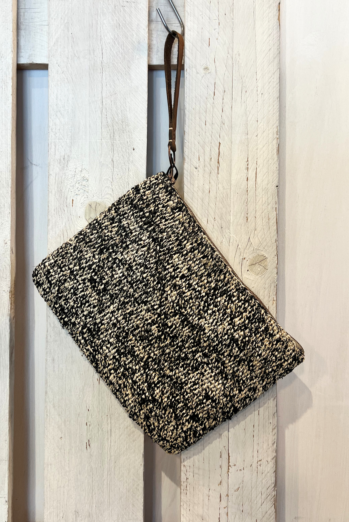 Clutch Ampy in rafia