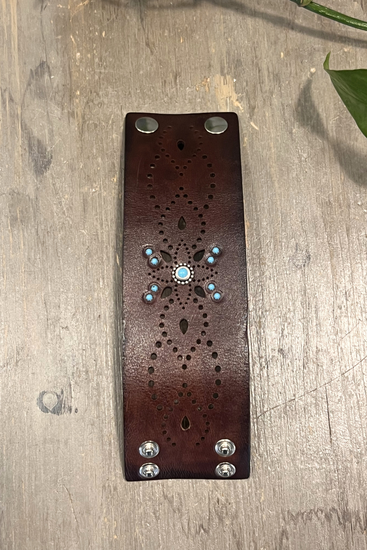 Bracciale in pelle con turchesi