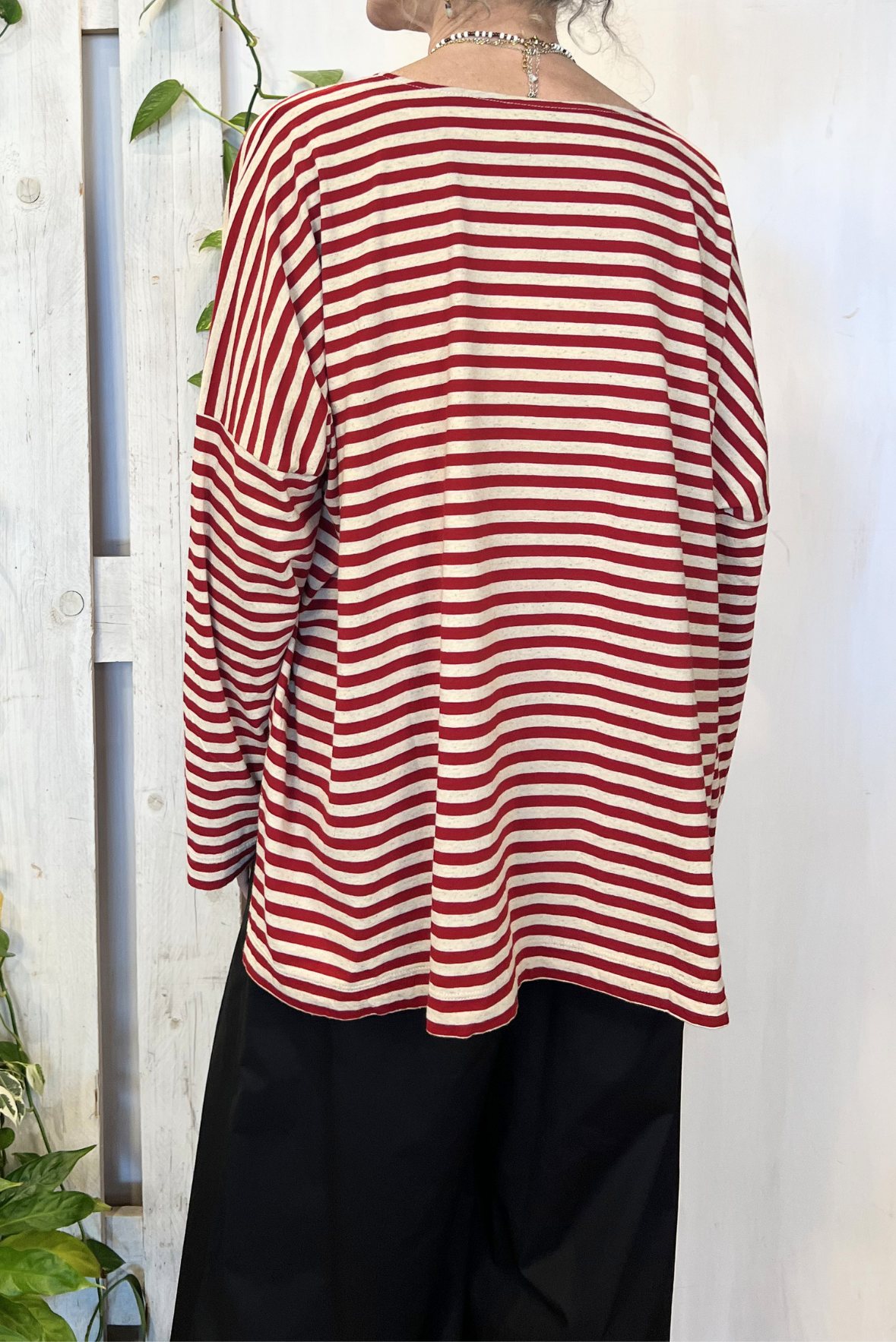 T-shirt over a righe