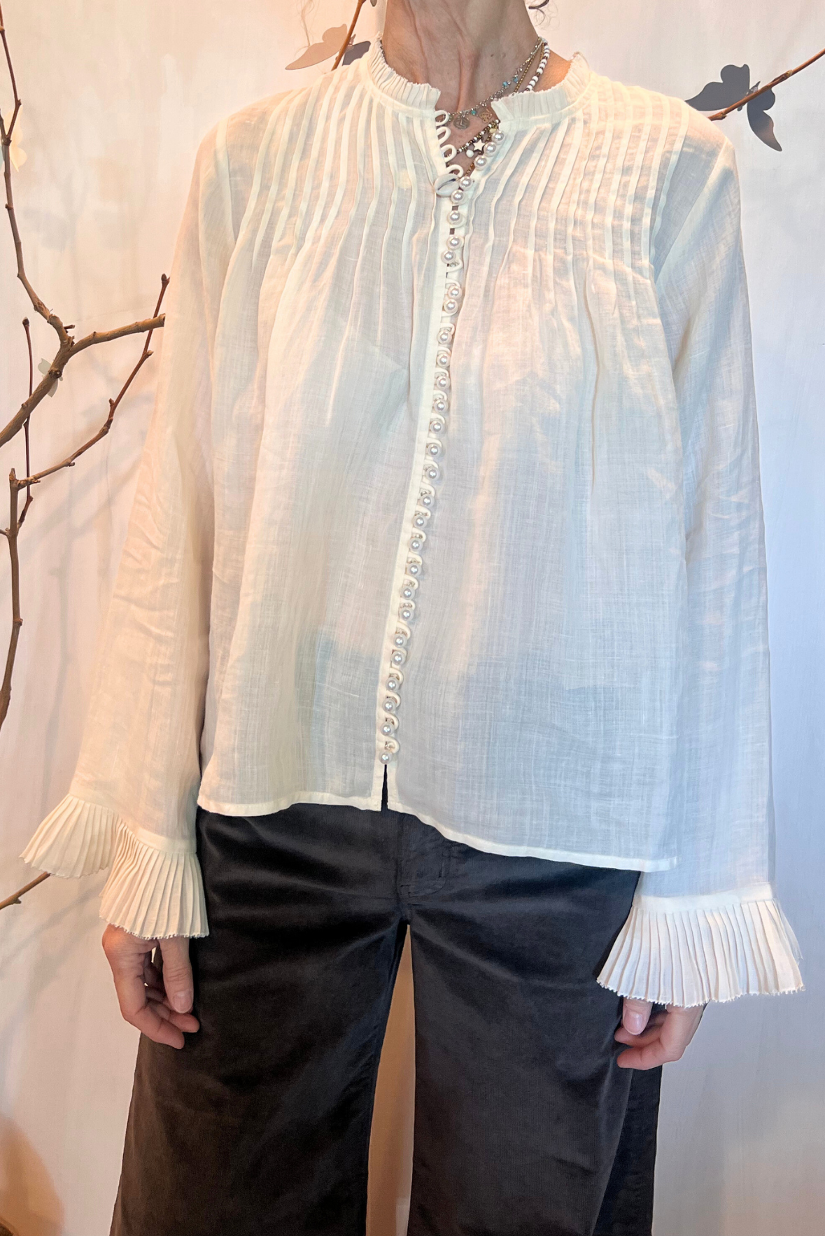 Camicia con perle e rouches