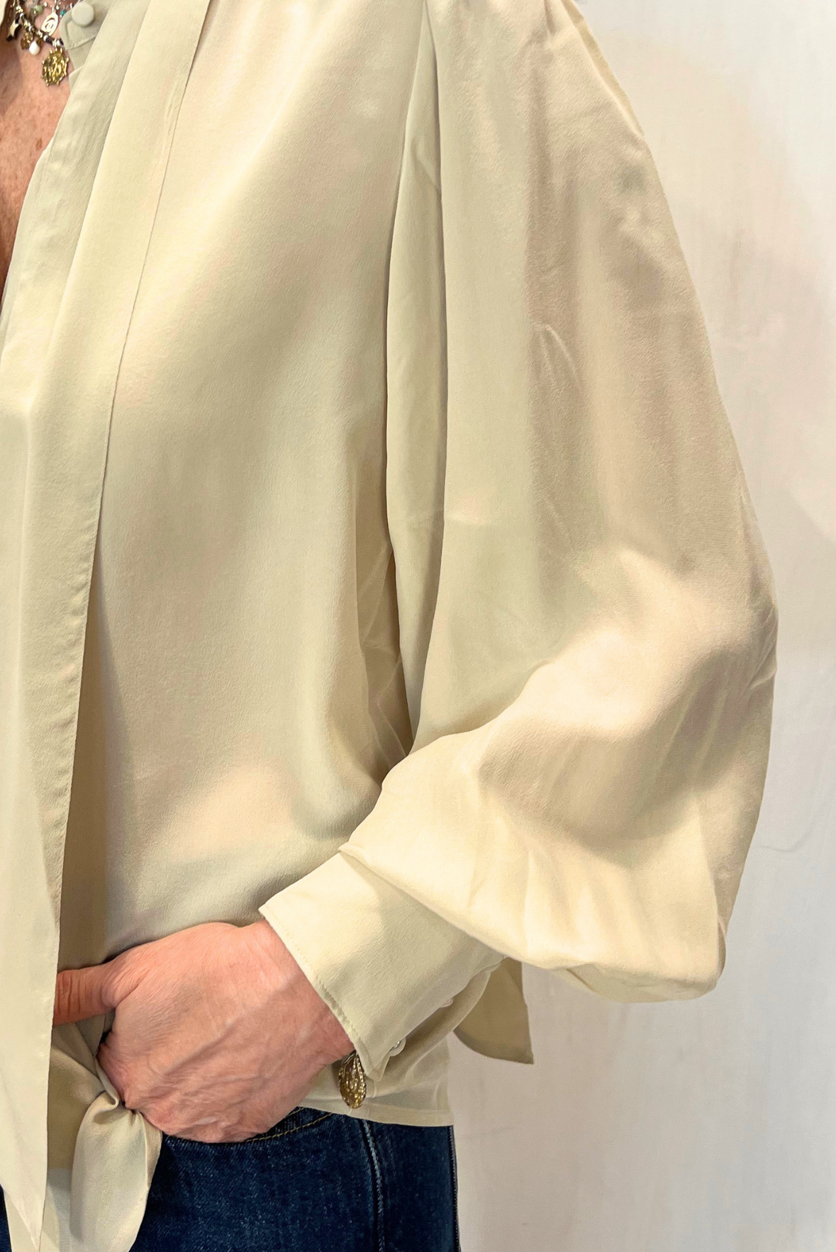 Camicia in seta con fiocco